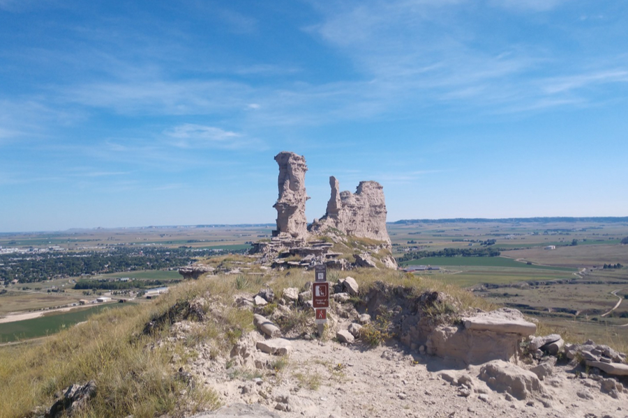 hiking scotts bluff