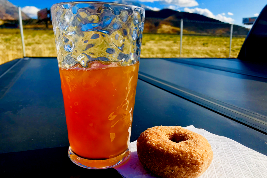 apple cider and donut 