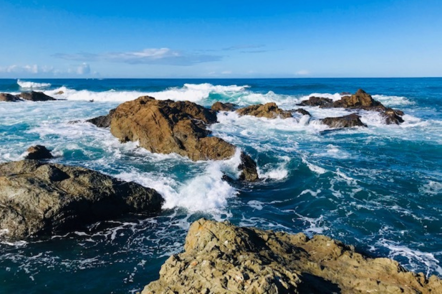 glass beach full tide