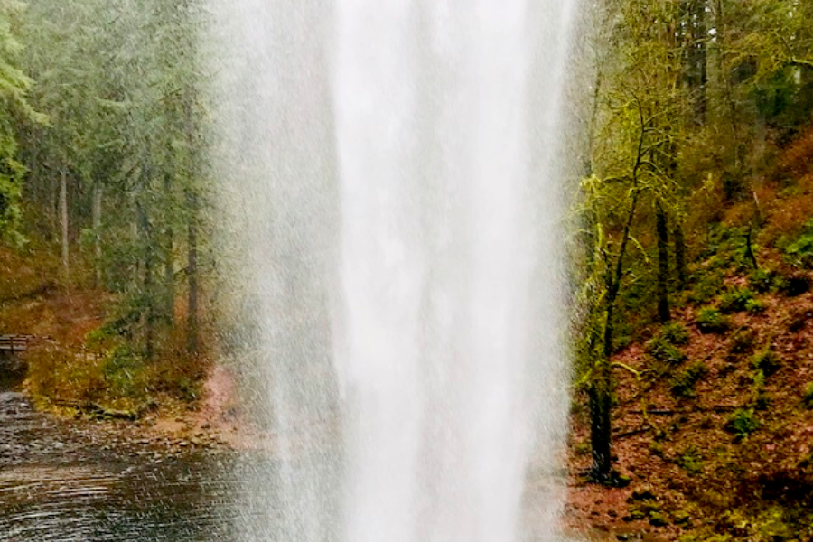 behind the trail of ten waterfalls