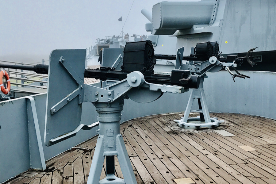 guns on the deck of the USS Alabama