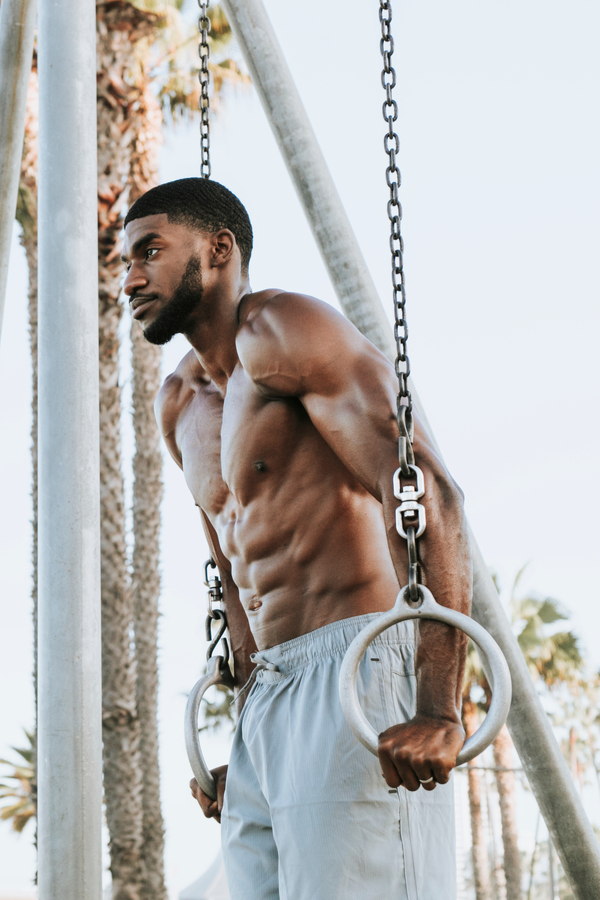 man doing dips for a summer body